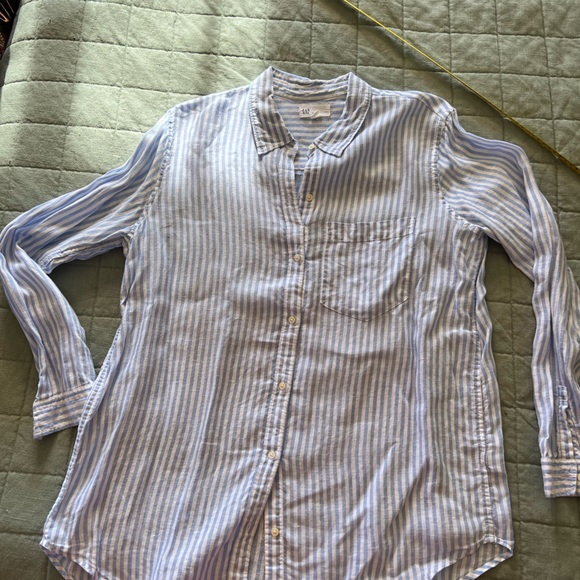GAP Tops - Fun blue and white stripe linen  shirt